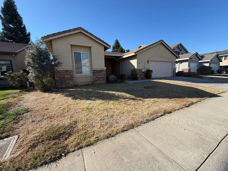4 bed, 2.0 bath, 2060 sqft, $2,795 — Photo 2