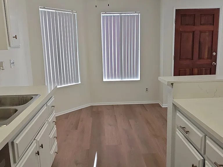 Villa Monaco Apartments — Photo 17