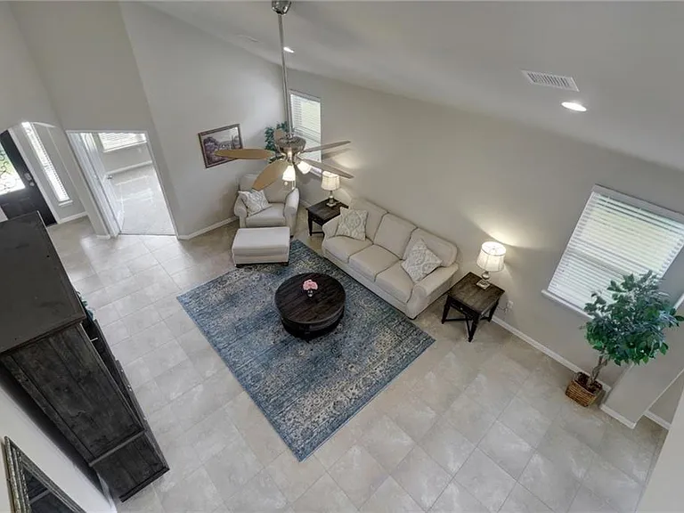 2433 Lyla Ln — Photo 5