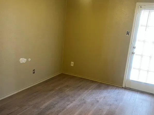 9520 Royal Ln APT 121, Dallas, TX 75243