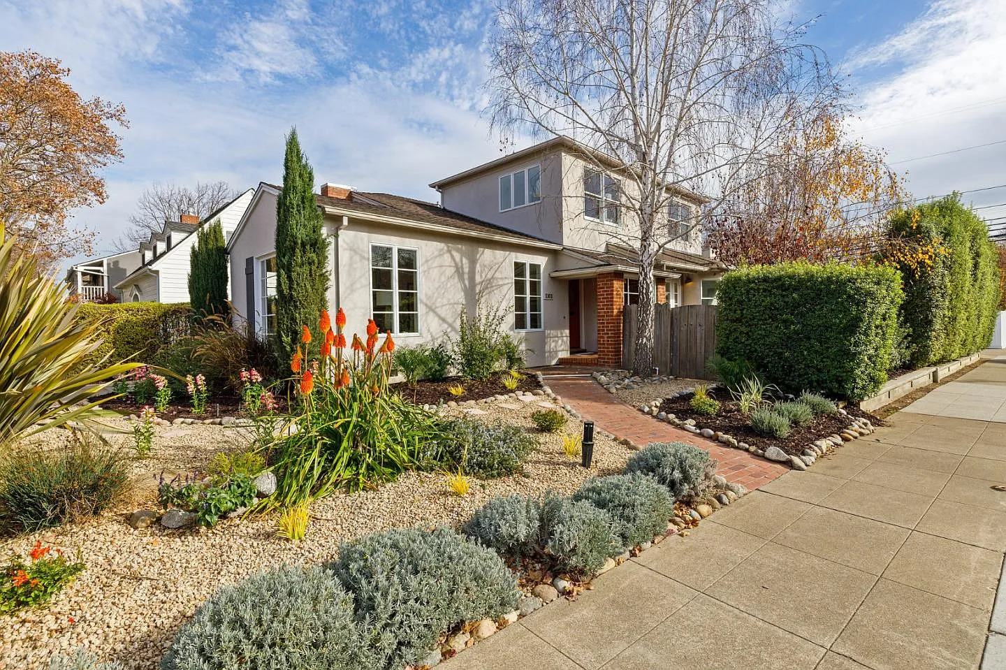 1101 Edinburgh St photo 1
