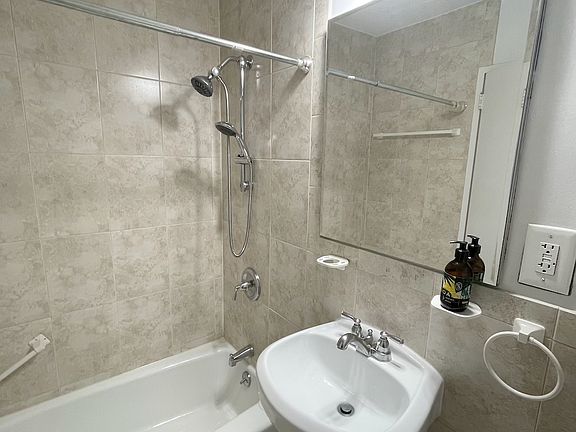 5th image of 1641 3rd Ave APT 29E