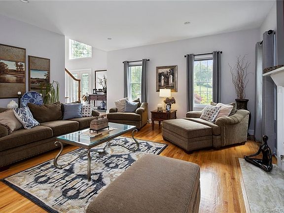 2nd image of 5 Bonnie Ln
