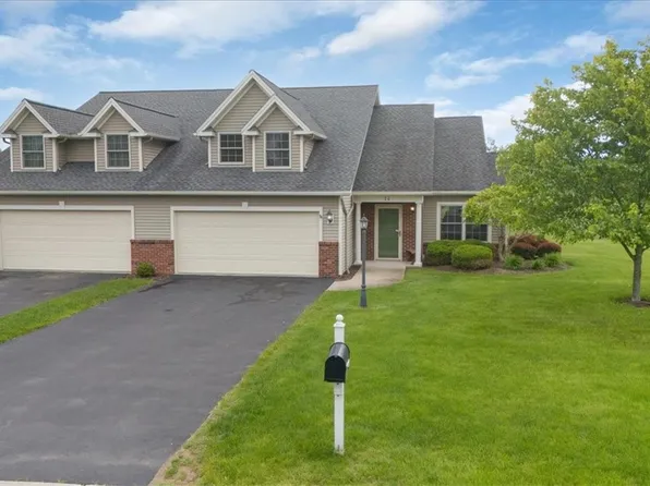 14 Cloister Ln, Webster, NY 14580