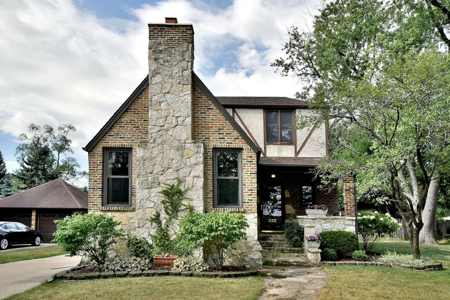 332 E Laurel Ave photo 1