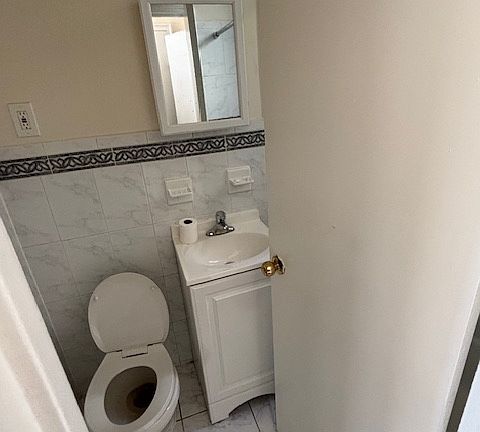 5th image of 407 E 88th St APT 5b