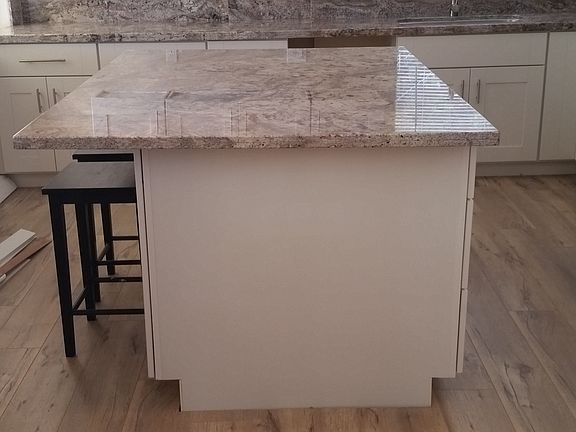 Large Island, Hardwood Floor