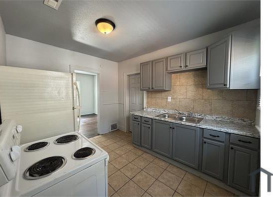 5th image of 4782 Cortland St #4782