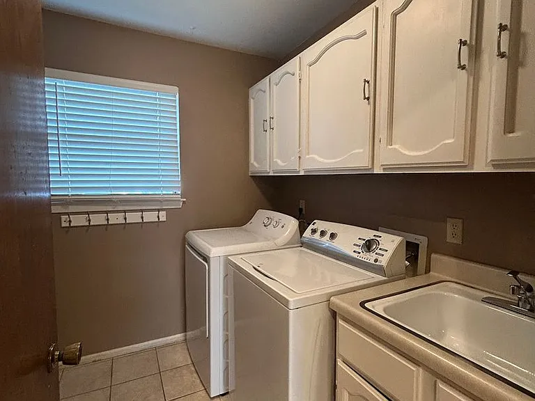 826 Timber Dr — Photo 24