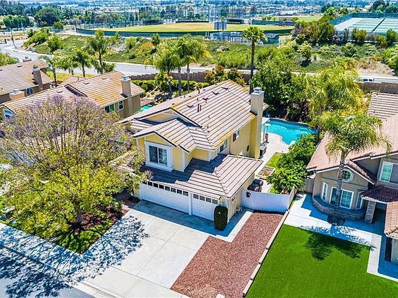 4th image of 24927 Shoshone Dr