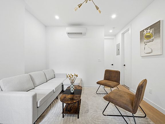 3rd image of 19 Columbia Pl APT 2R