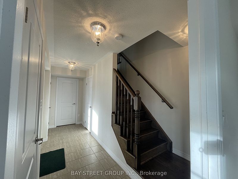Oakville Townhouse for rent - 4 Bedrooms — photo 3