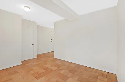3 bed, 1000 sqft, $4,200 — Photo 4