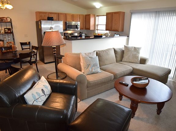 4th image of 979 Kensington Dr #979