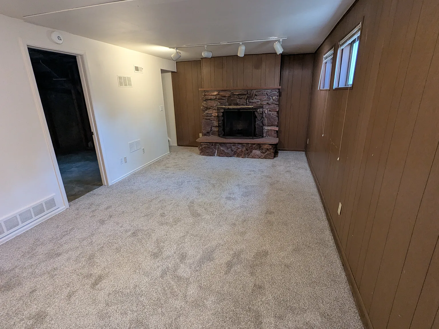 4 bed, 1800 sqft, $3,900 — Photo 2