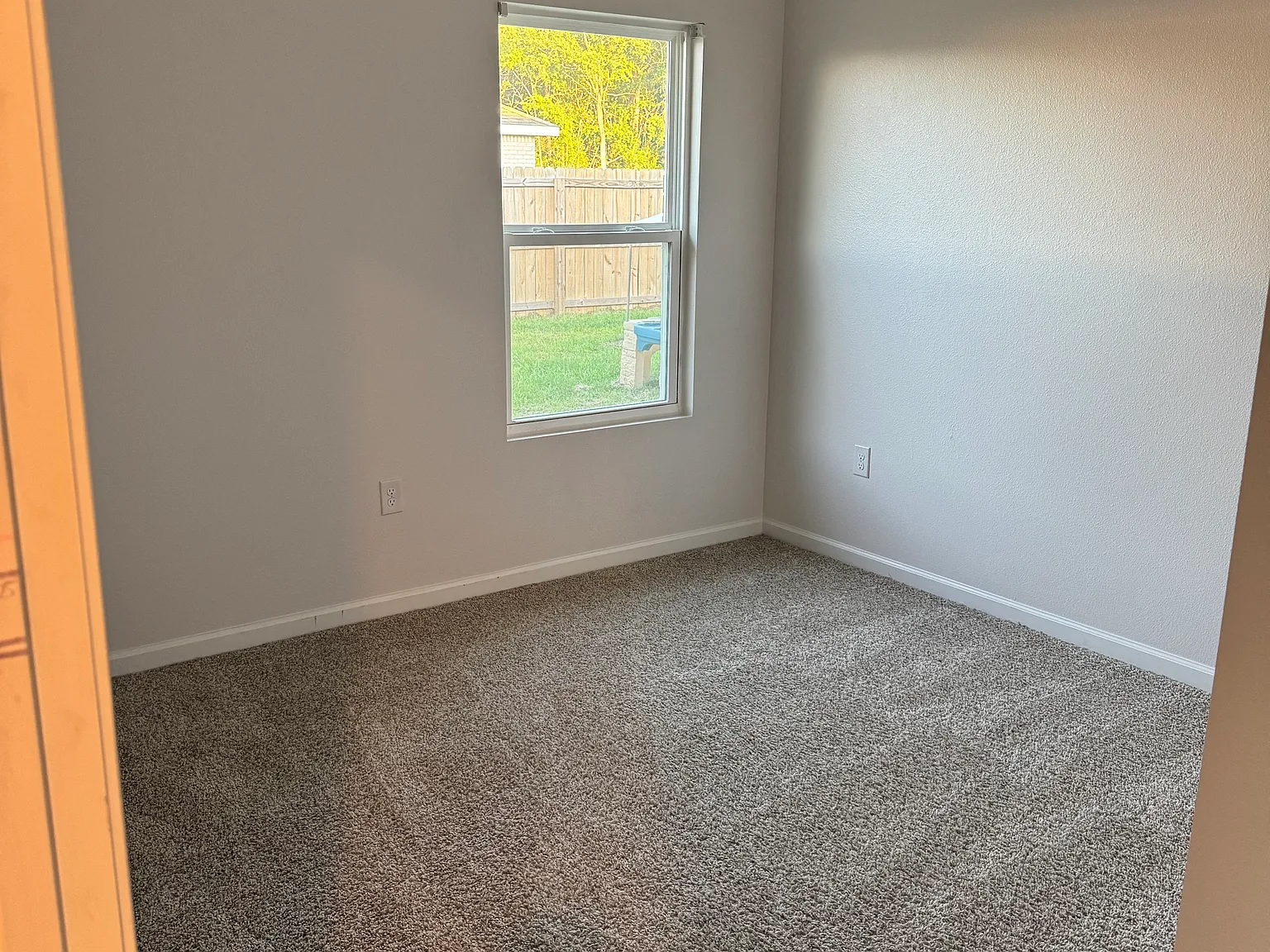4 bed, 1830 sqft, $2,000 — Photo 3