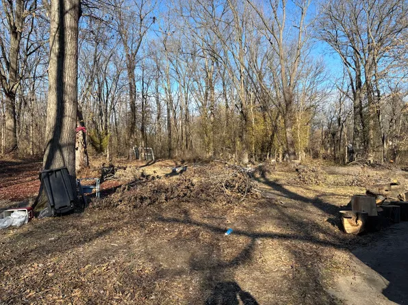 1406 Dial St, Benton, IL 62812