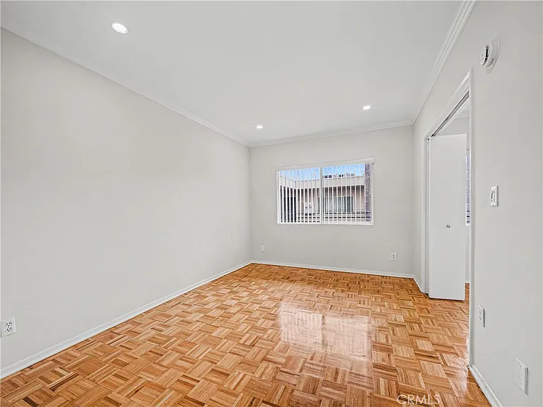 6342 Morse Ave — Photo 36