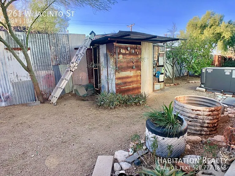 261 W Jacinto St — Photo 20