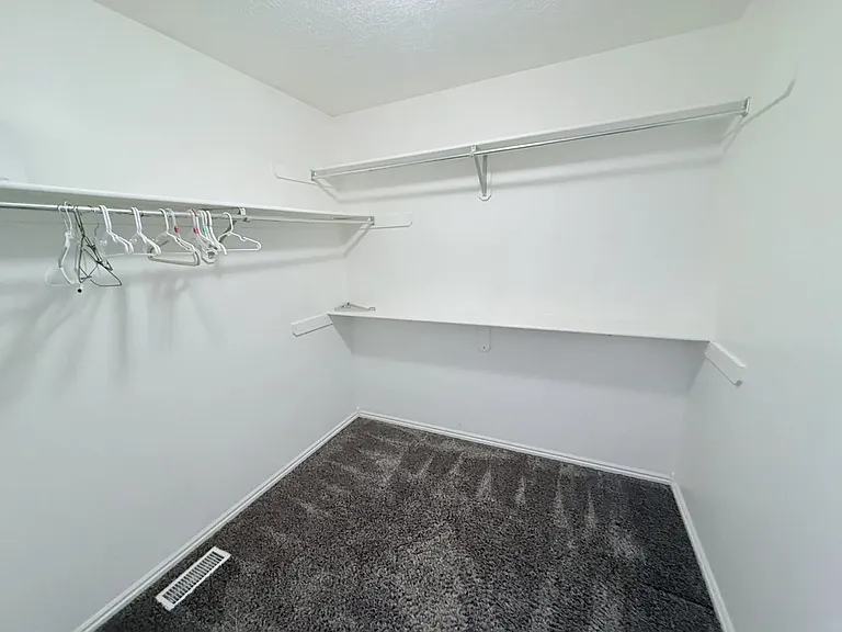 824 E 760 N — Photo 16