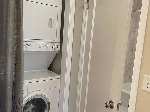 3rd image of 1044 Noel Dr #3