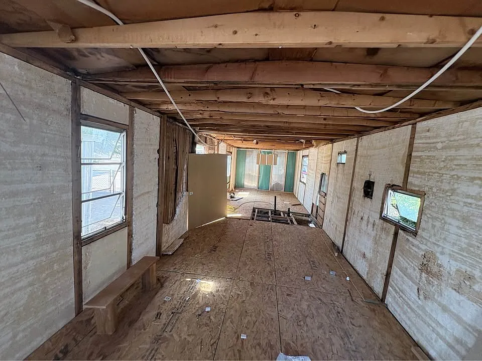 Handyman Special - Mobile Home $1,000 OBO, Great Bones — Photo 4