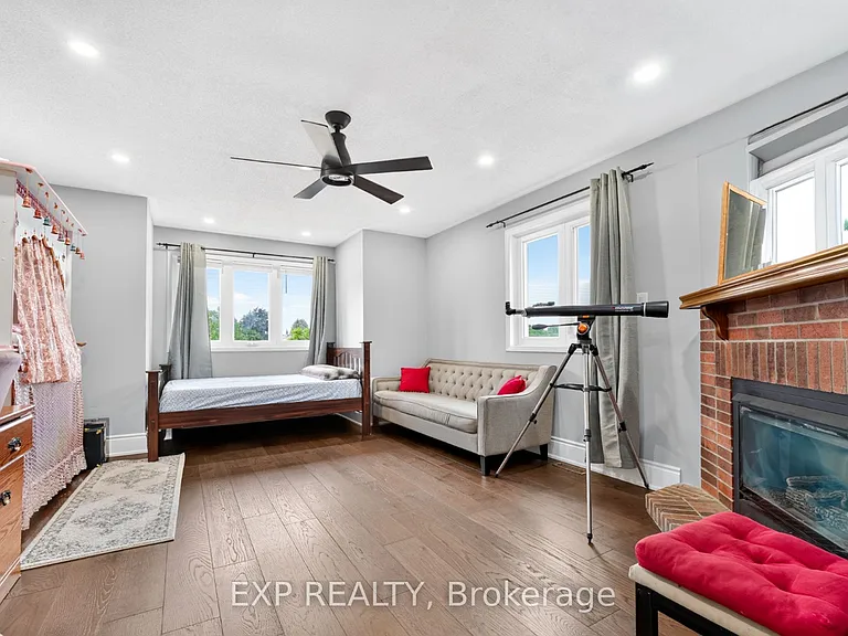 5896 Chorley Pl #UPPER — Photo 26