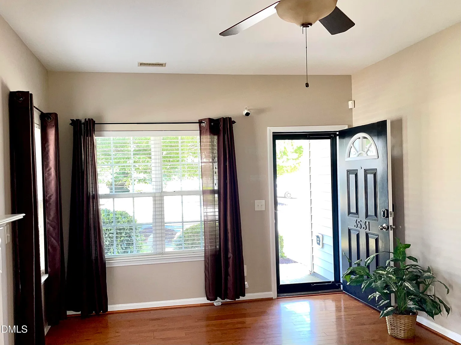 3 bed, 2.5 bath, 1572 sqft, $1,695 — Photo 3