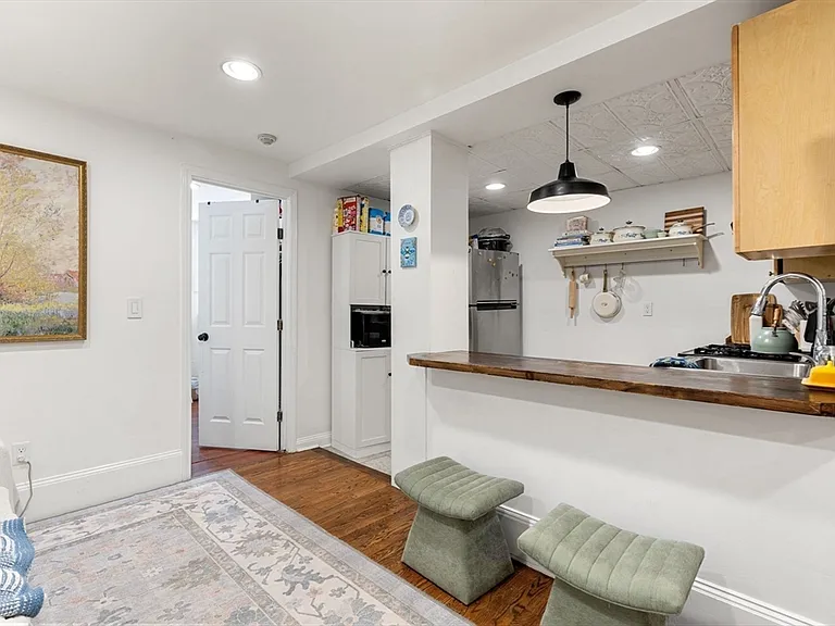302 K St #B — Photo 7