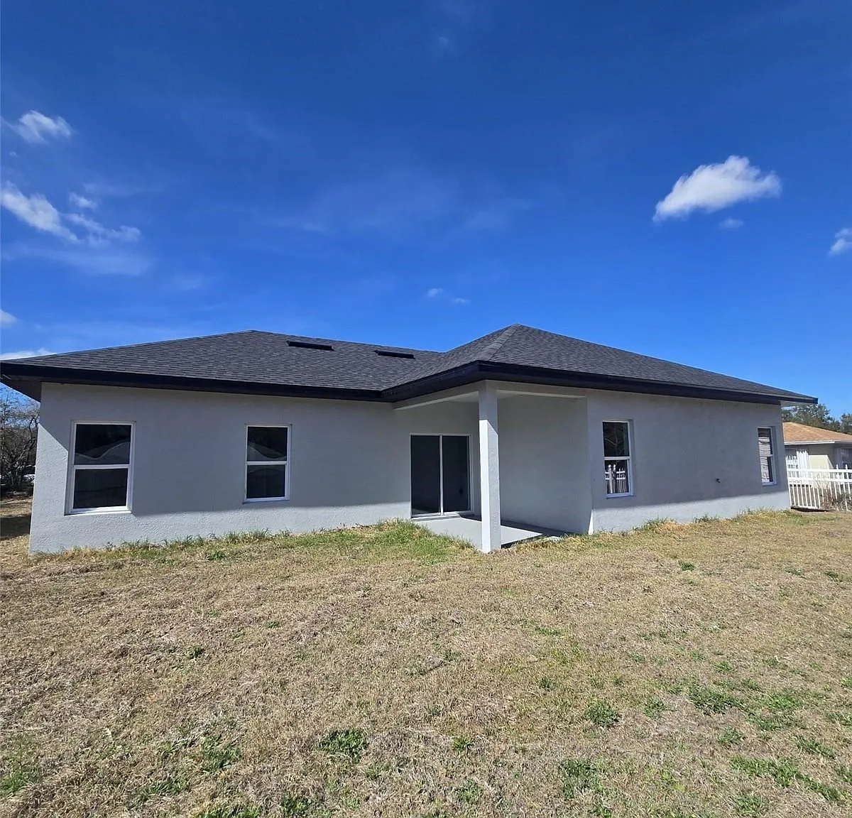 4 bed, 1660 sqft, $2,099 — Photo 3