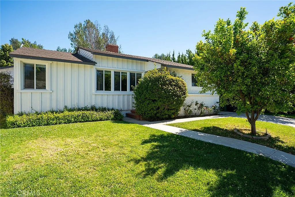 3 bed, 2.5 bath, 2034 sqft, $5,900 — Photo 1