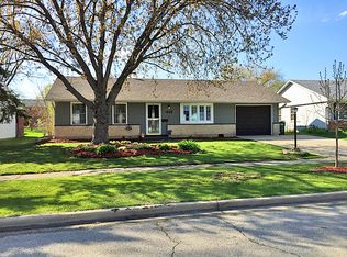 418 Sherwood Dr, Streamwood, IL