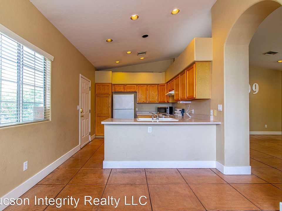 1st image of 909 E Drachman St #1