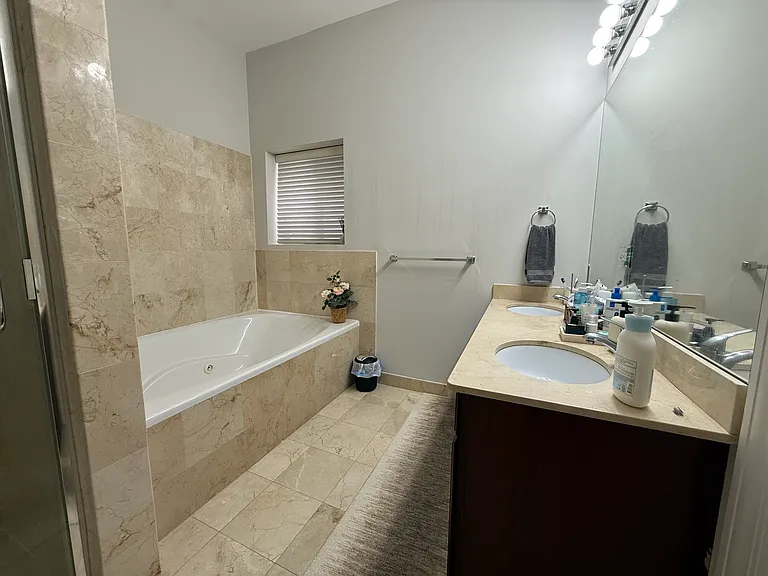 1329 W Loyola Ave #3C — Photo 9