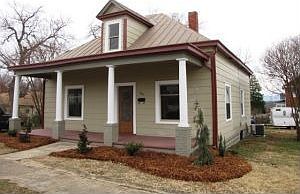 1st image of 305 S Poplar St