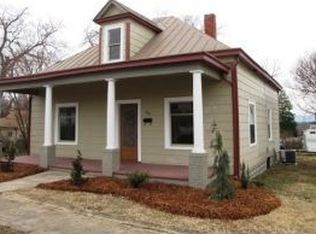 305 S Poplar St, Vinton, VA 24179