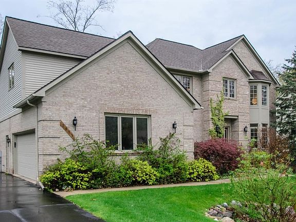 5th image of 2625 Pin Oak Dr