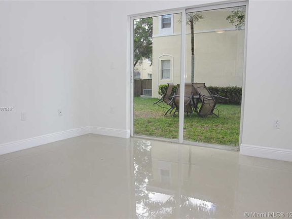 5th image of 2826 SE 16th Pl Unit 100