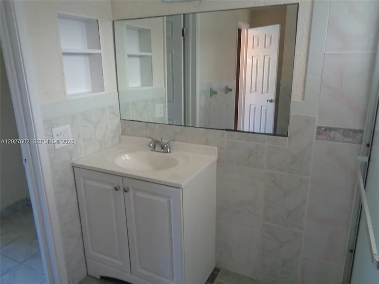450 Golden Isles Dr #1H — Photo 25