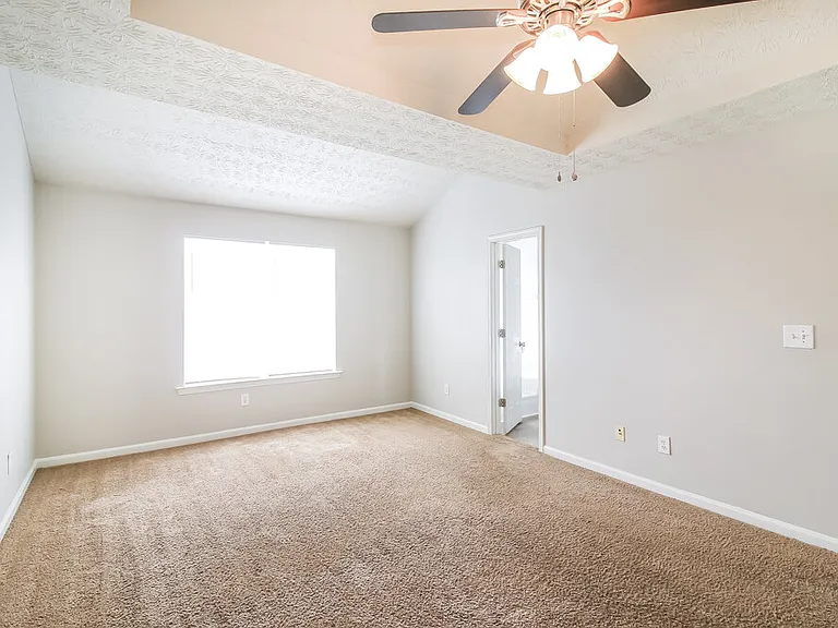 650 Compton Ln — Photo 13