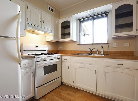 3rd image of 56 Pier Dr APT 202