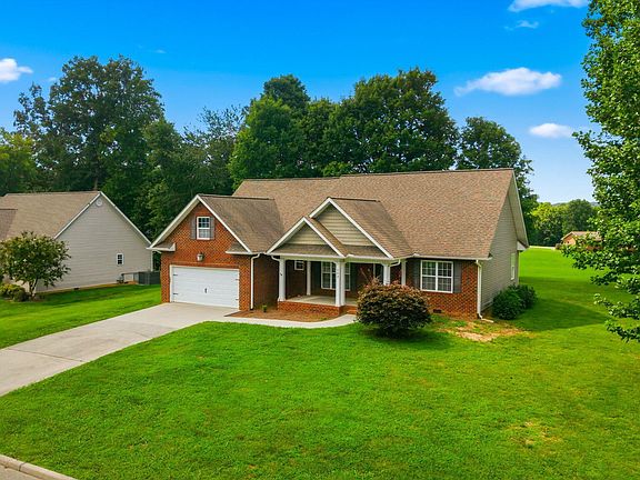 3rd image of 203 Shadows Lawn Dr