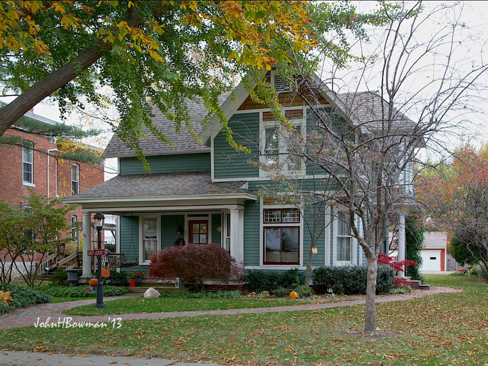 1st image of 209 E 2nd St