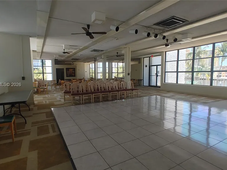 1000 Parkview Dr #125 — Photo 52
