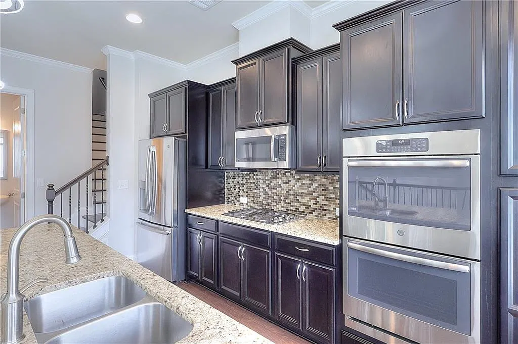 4 bed, 3.5 bath, 1788 sqft, $4,200 — Photo 3