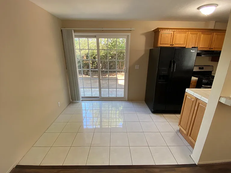 524 N Francisca Ave #4B — Photo 4