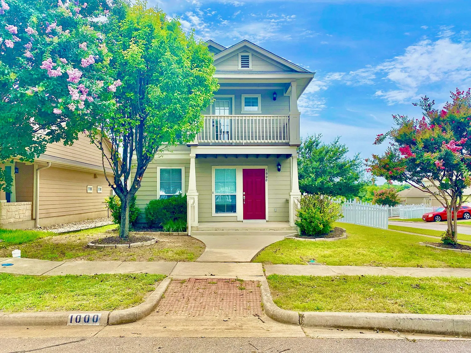 3 bed, 2.5 bath, 1719 sqft, $2,000 — Photo 1