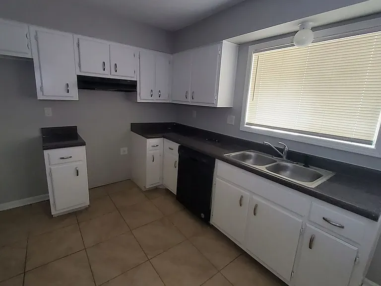 3760 Saint Elmo Ave — Photo 8