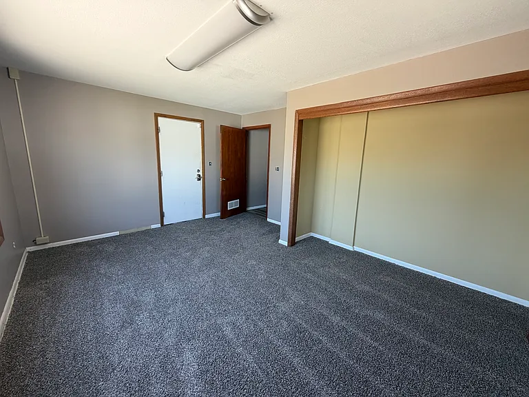 322 W Cloud St — Photo 8