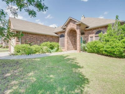 832 Elm Creek Dr, Moore, OK, 73160